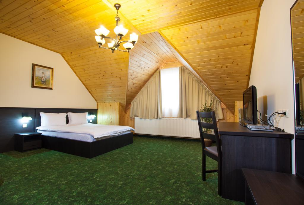 Pensiunea Laci Csarda Ernei Room photo